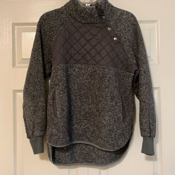WANNA B, fleece pullover, small, good co - Picture 1 of 11
